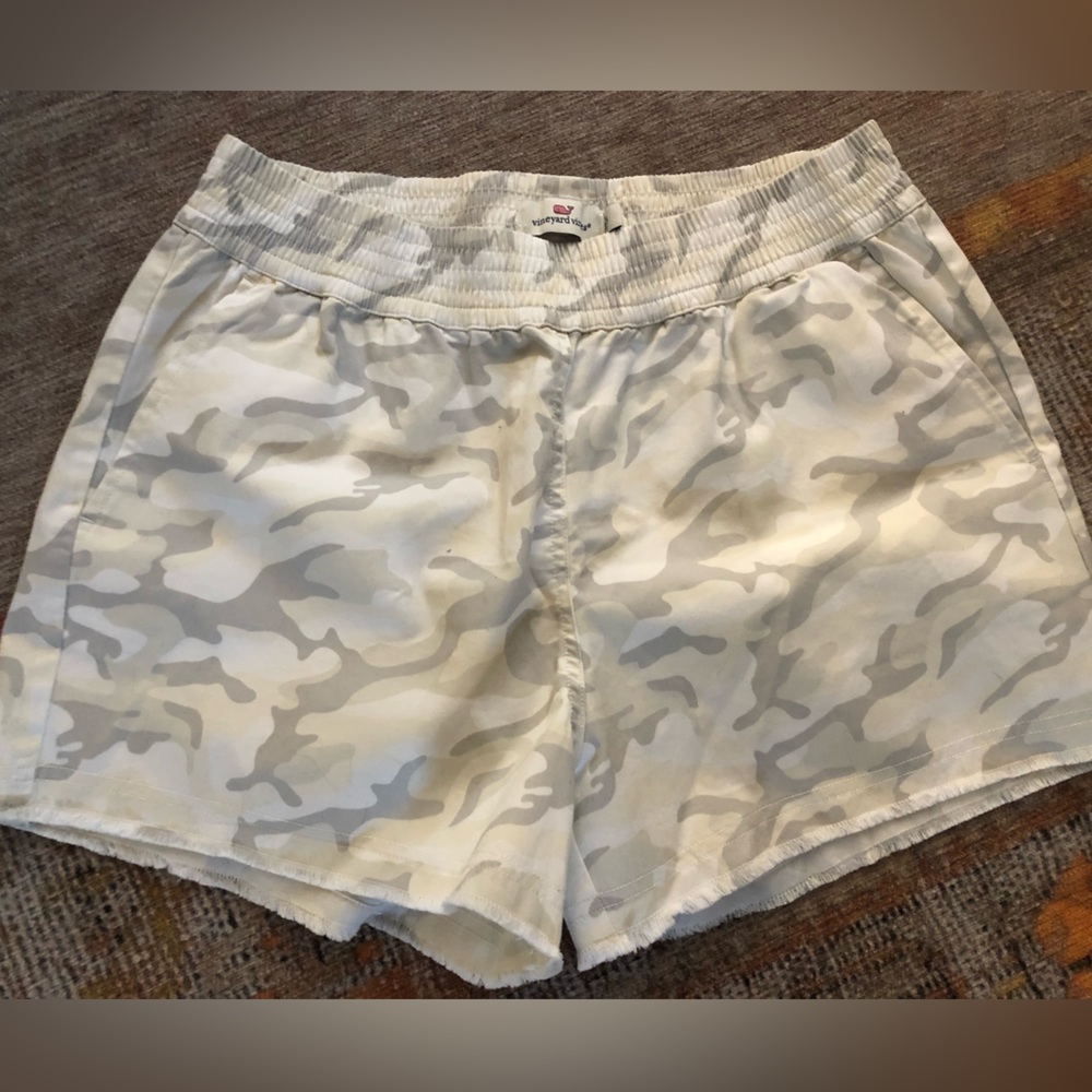 Vineyard vines pull on casual shorts
